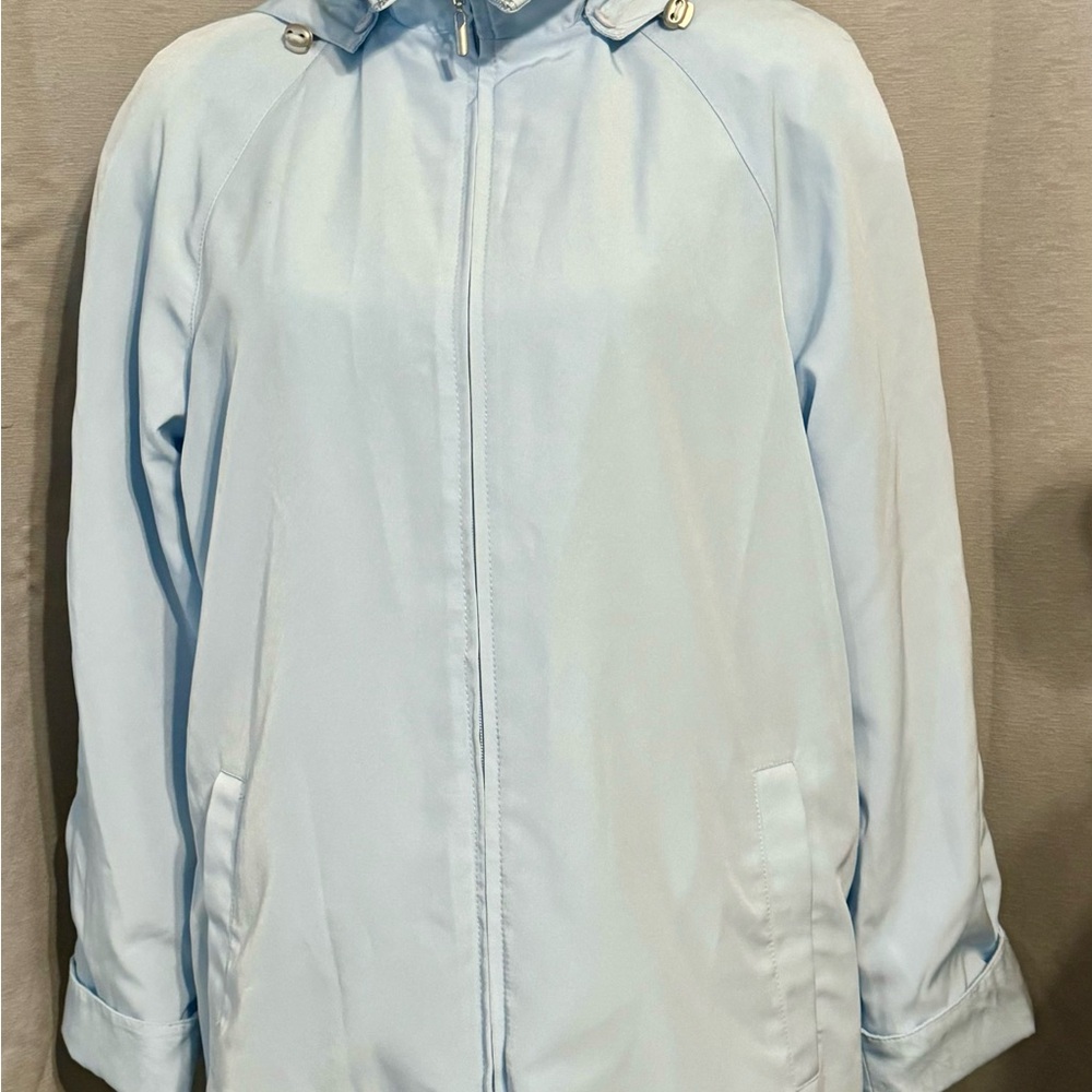 Totes lightweight jacket with detachable hood